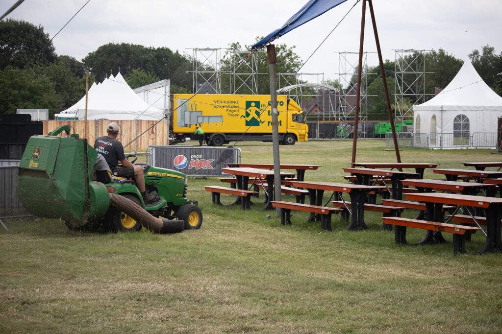 Gras maaien Fantasiafestival in Hamme