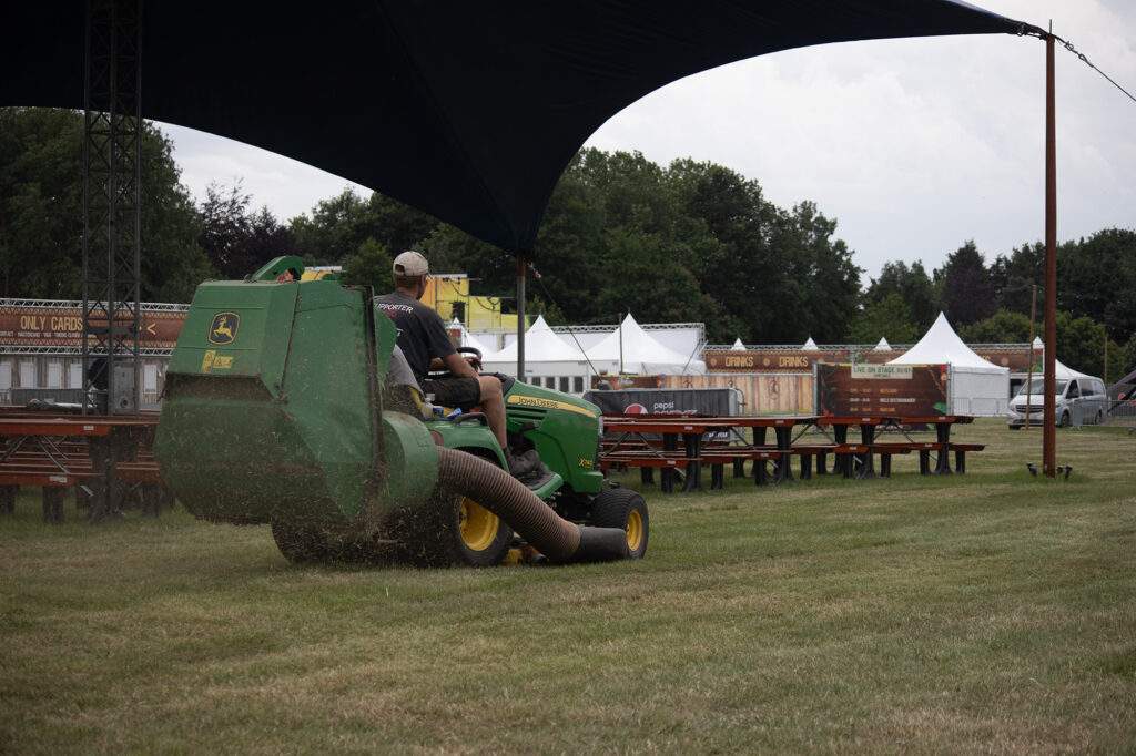 Gras maaien Fantasiafestival in Hamme